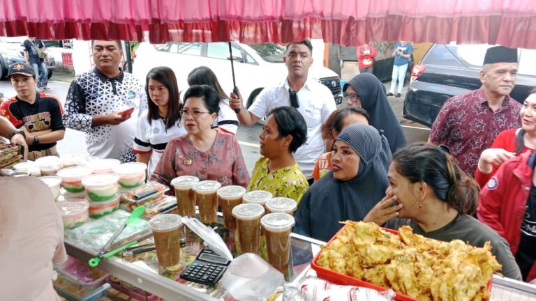 Penjabat Bupati Sangihe Serbu Menu Berbuka Puasa di Kelurahan Tidore