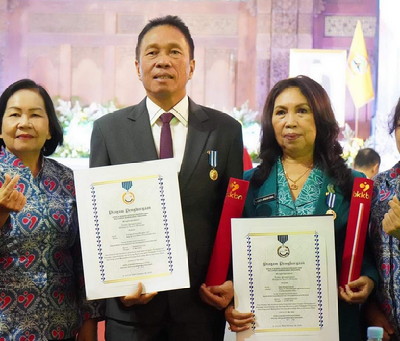 Sukses Bangun Minsel, Bupati Franky Wongkar Terima 2 Penghargaan Tingkat Nasional