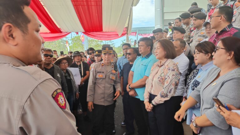 MEP dan Anggota DPRD Sulut Terima Aksi Demo Petani Sulut