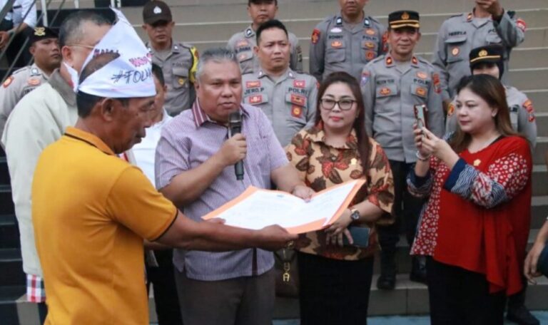 Warga Manado Utara Demo di DPRD Sulut, Amir Liputo Komitmen Tetap Tolak Reklamasi Pantai