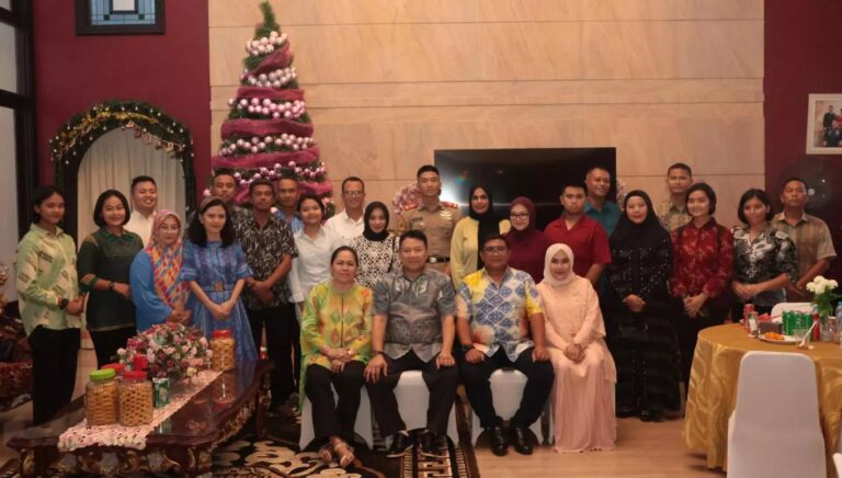 Begini Danlanudsri Marsma TNI Antariksa Anondo Rayakan Suka Cita Natal 2024 di Kota Manado